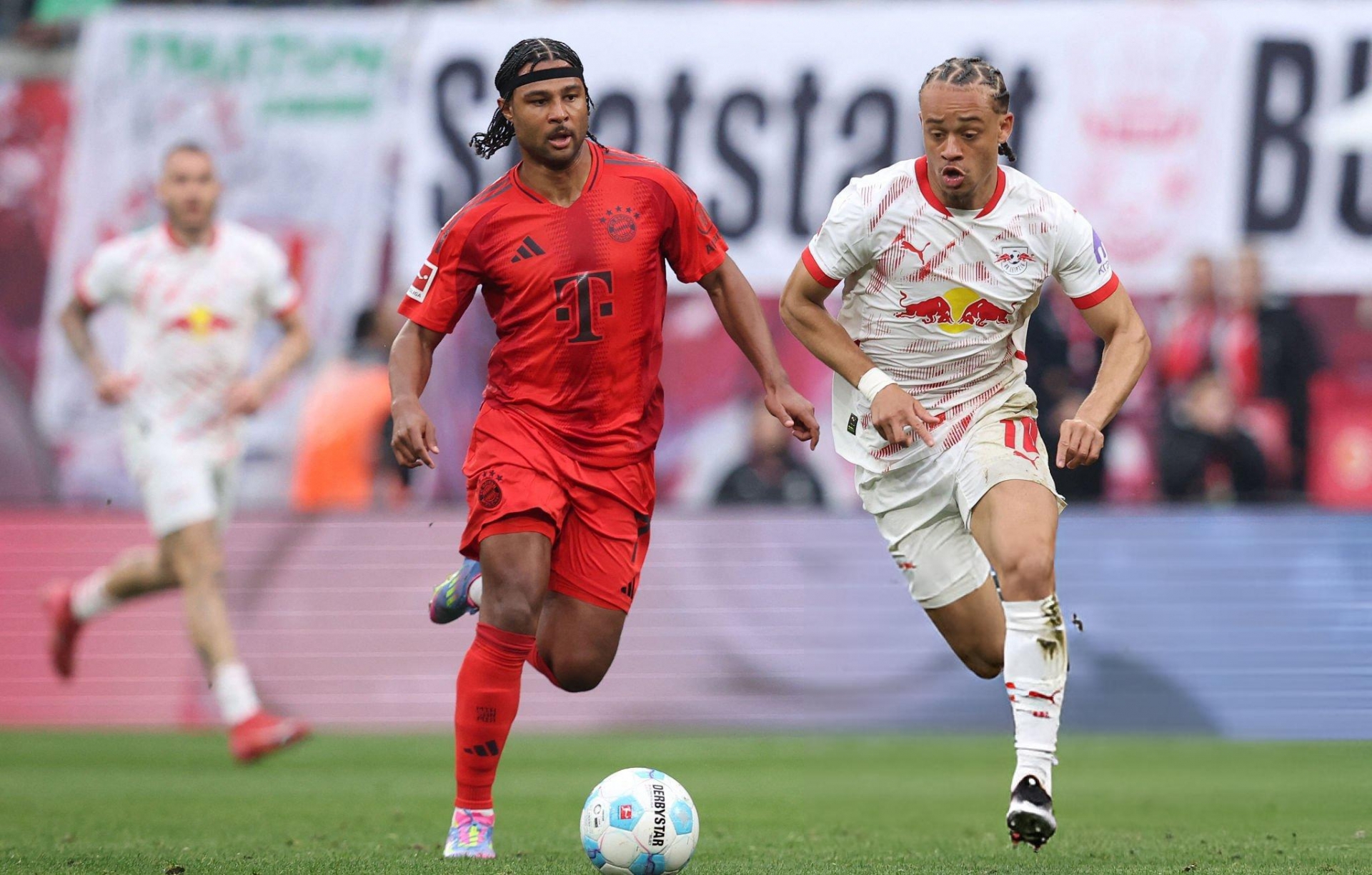 Trực tiếp RB Leipzig 1-0 Bayern Munich: Bất ngờ xảy ra