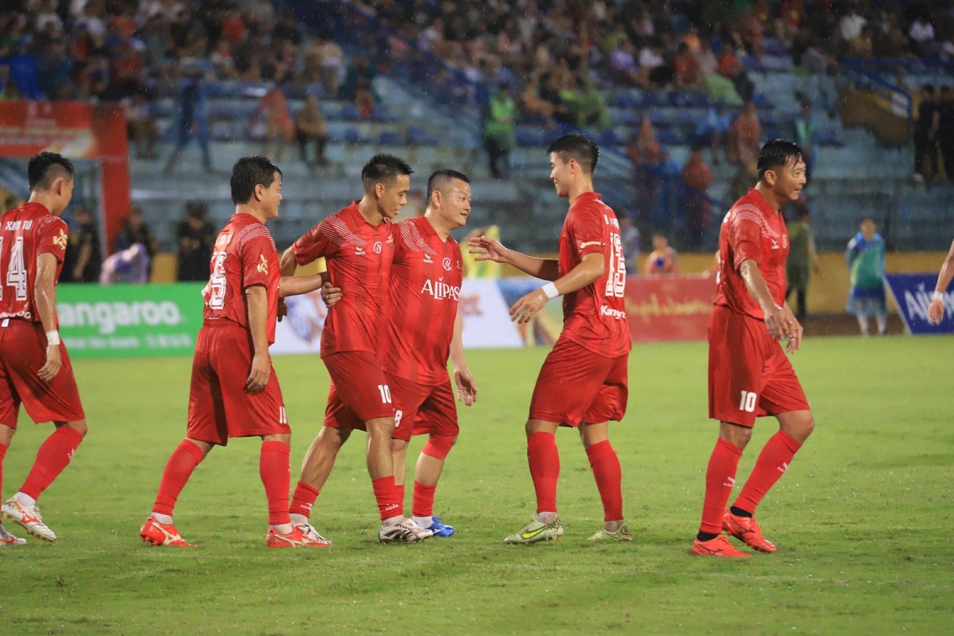 Trực tiếp Huyền thoại MU 2-3 Việt Nam All Stars: Ngược dòng
