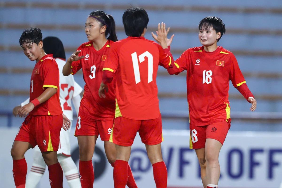 Trực tiếp nữ Việt Nam vs Malaysia: Huỳnh Như dự bị