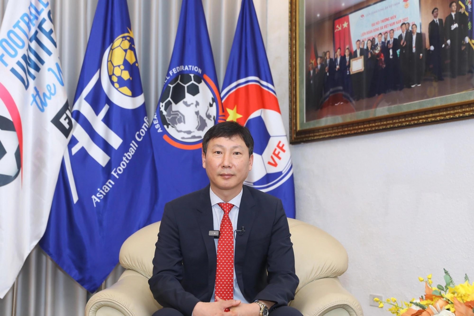 VFF chuẩn bị ra phán quyết về tương lai HLV Kim Sang Sik