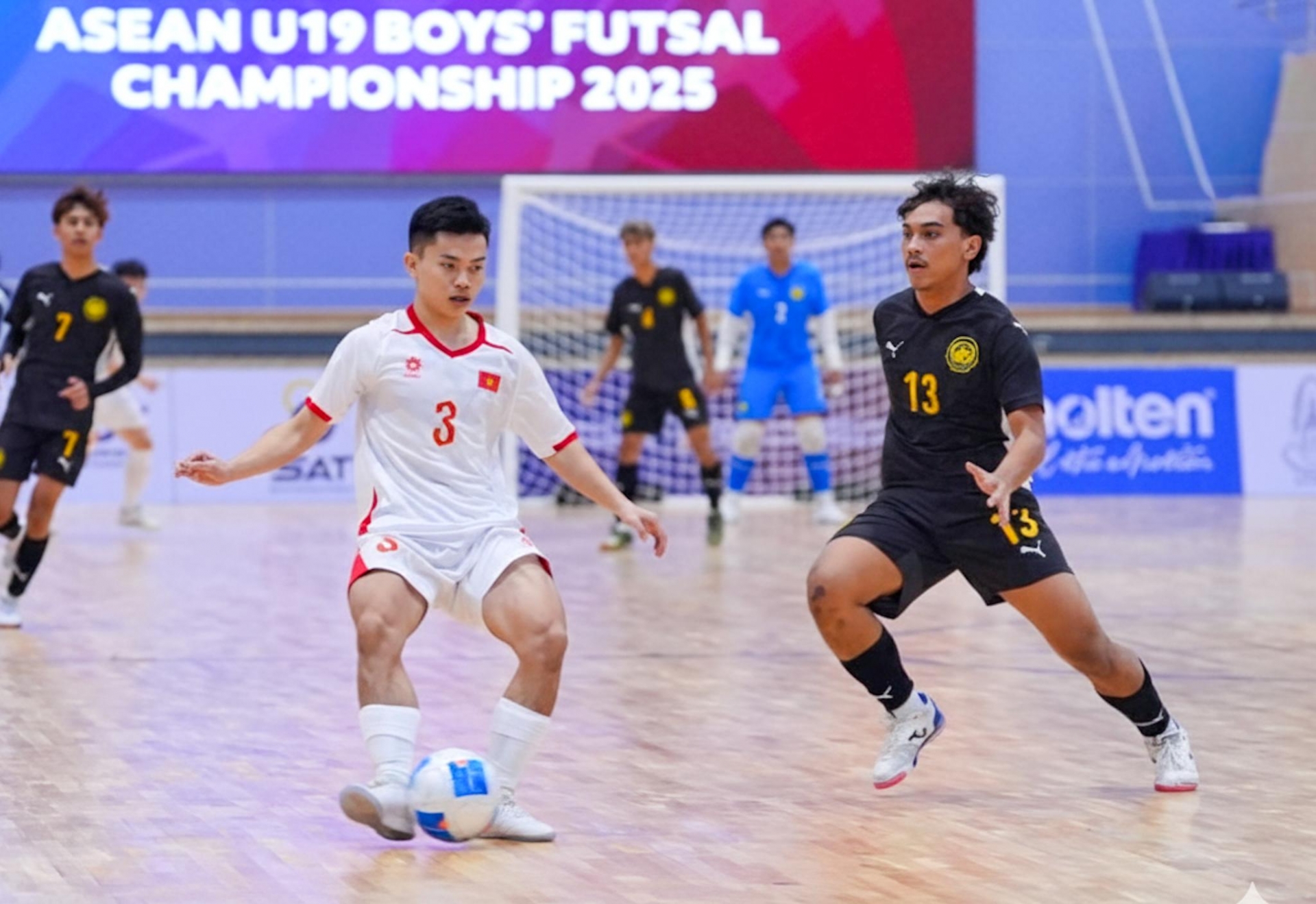 Hai đội tuyển Việt Nam bất ngờ trắng tay ở giải AFF