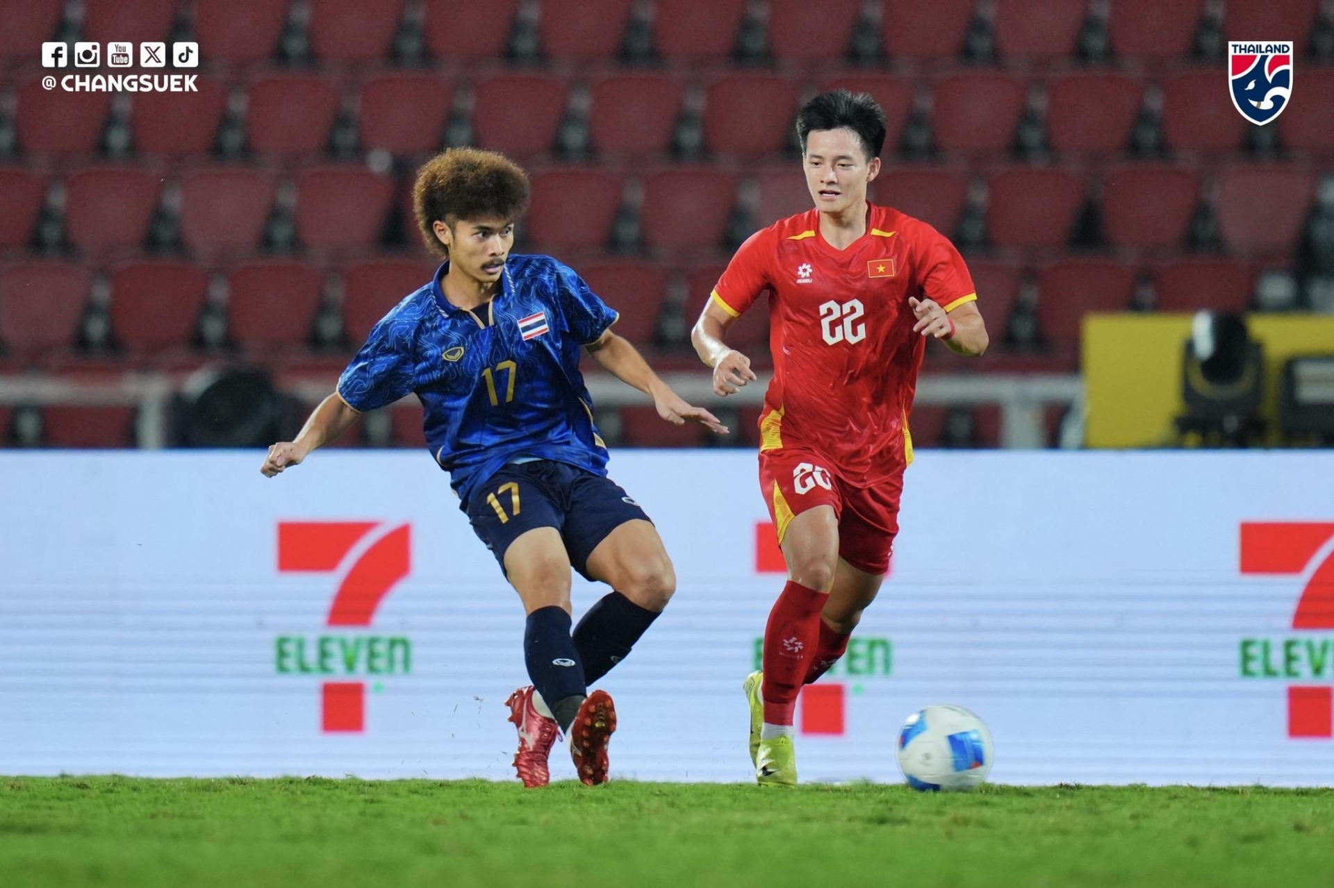 CĐV Thái Lan đồng loạt nhắc U23 Việt Nam khi bị loại cay đắng