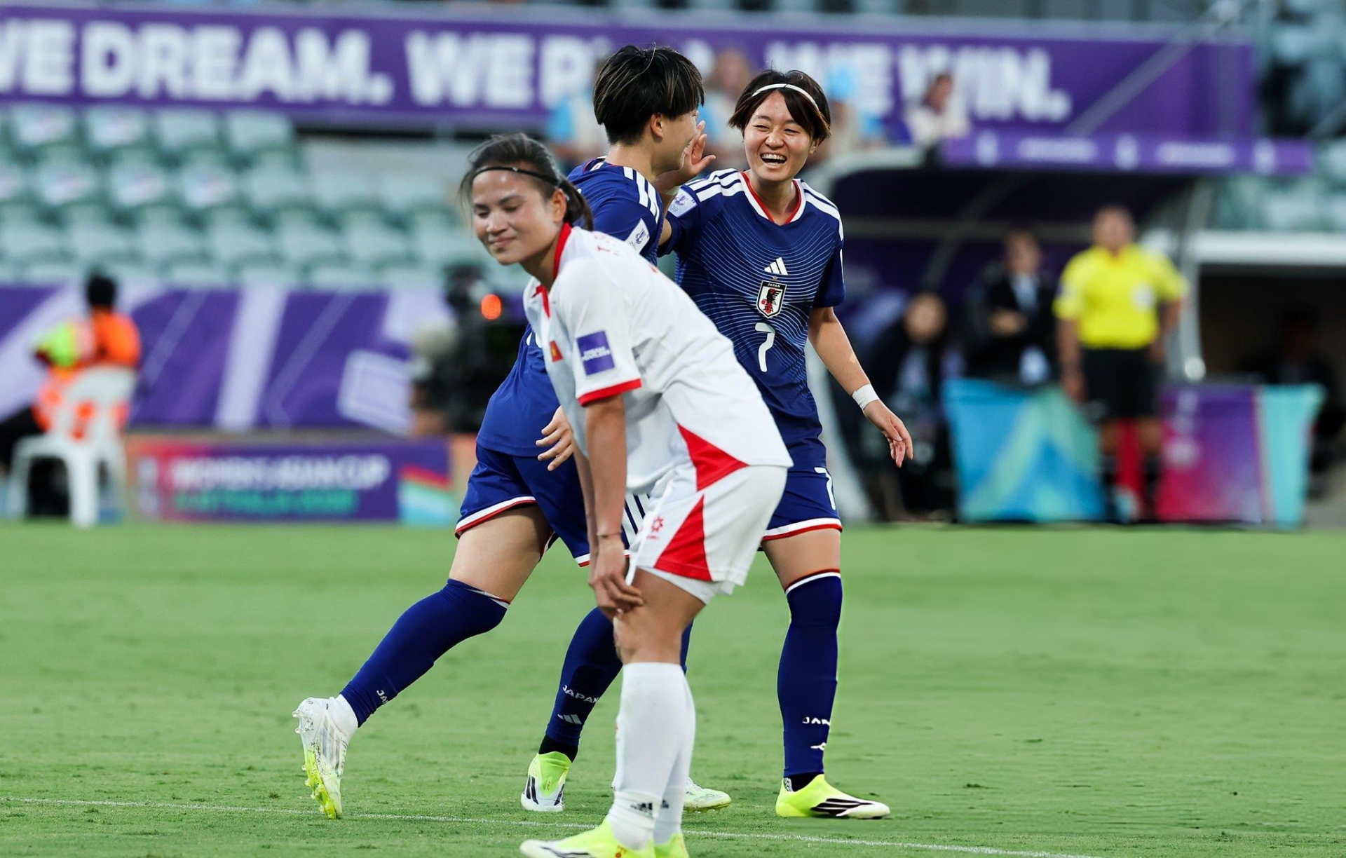 CĐV Nhật Bản đồng loạt phản ứng khi thắng đậm ĐT Việt Nam