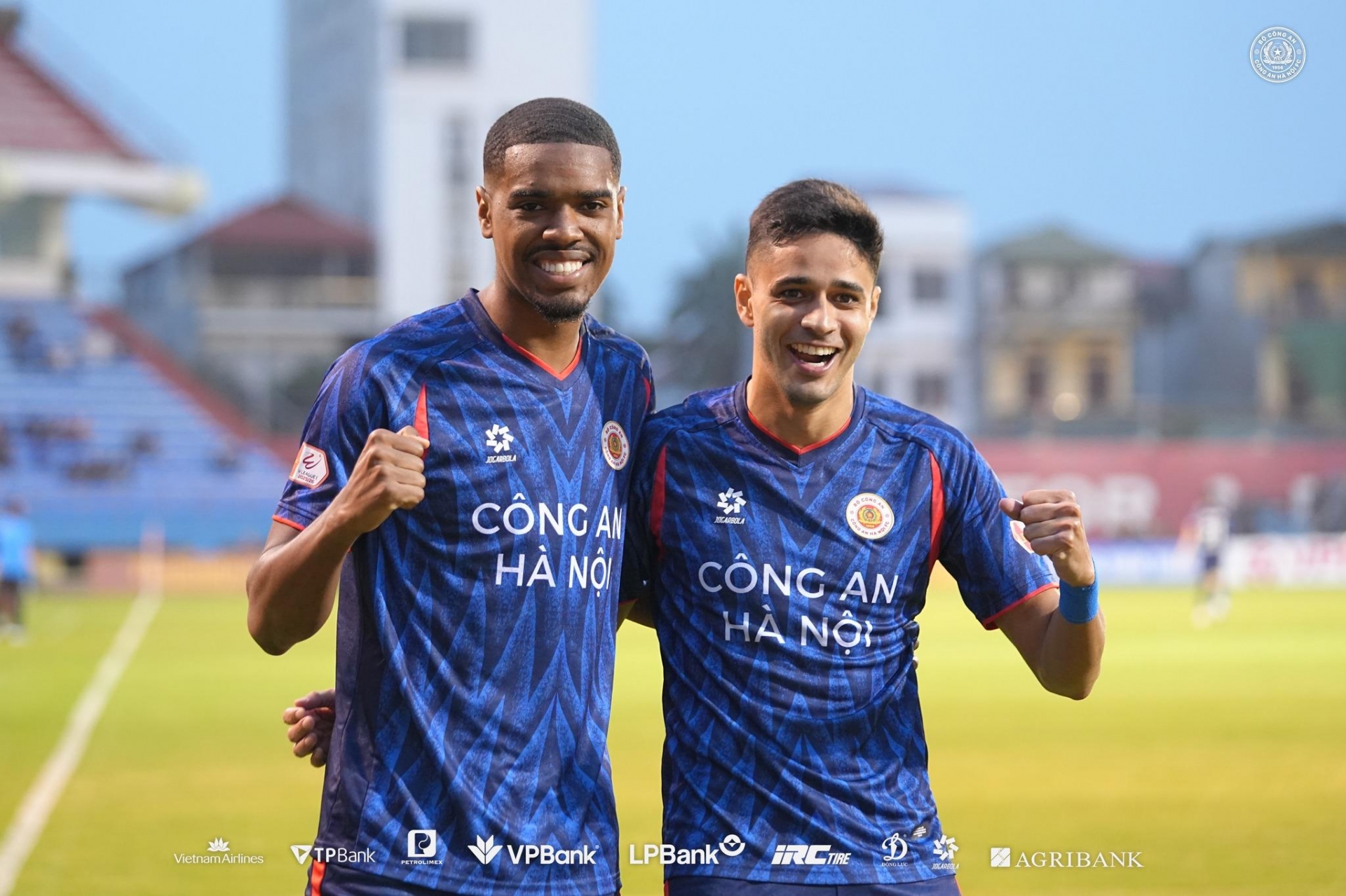 Trực tiếp bóng đá Ninh Bình 0-1 CAHN: Đôi công hấp dẫn