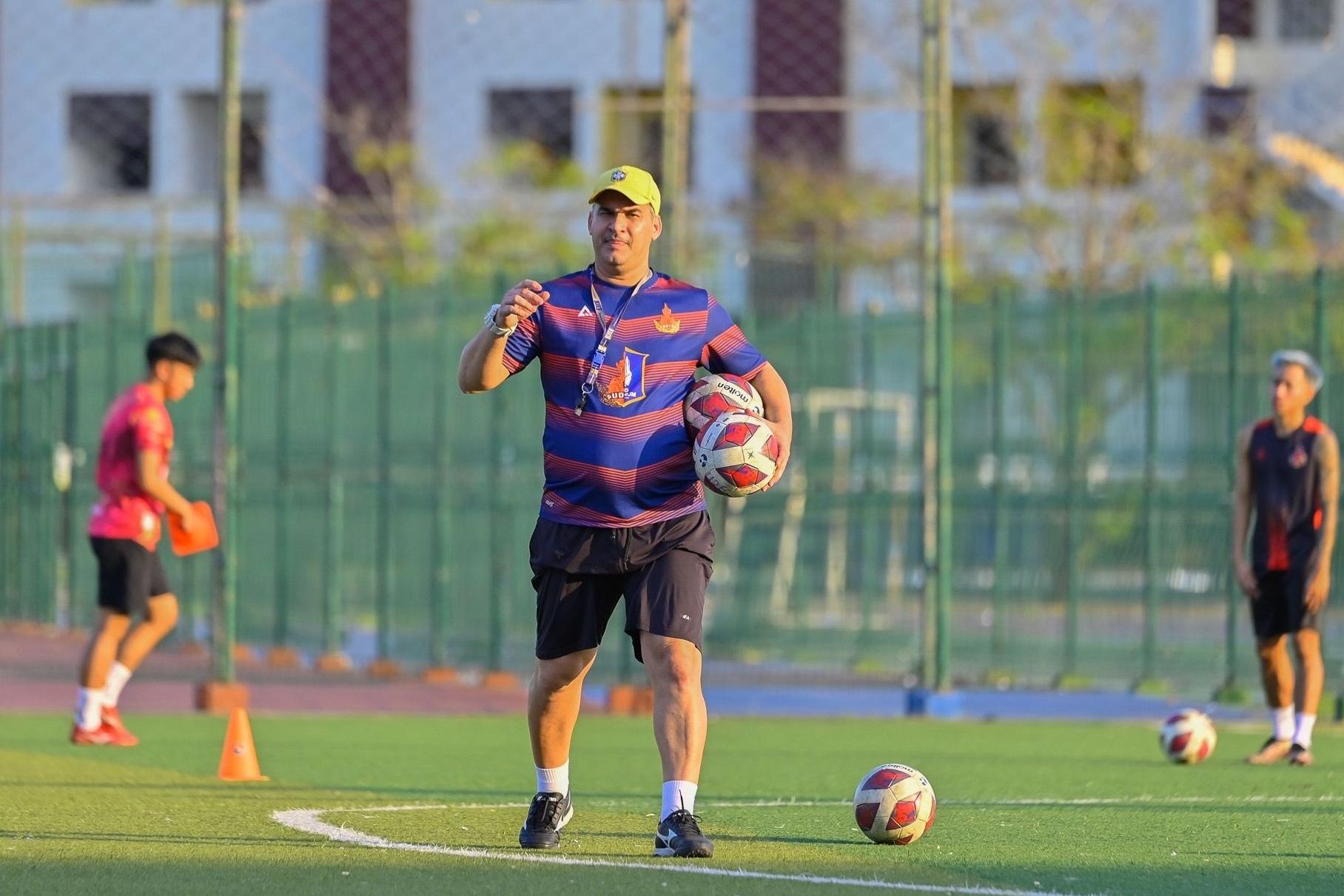 CHÍNH THỨC: HLV Brazil gia nhập đội của Quang Hải, Đình Bắc