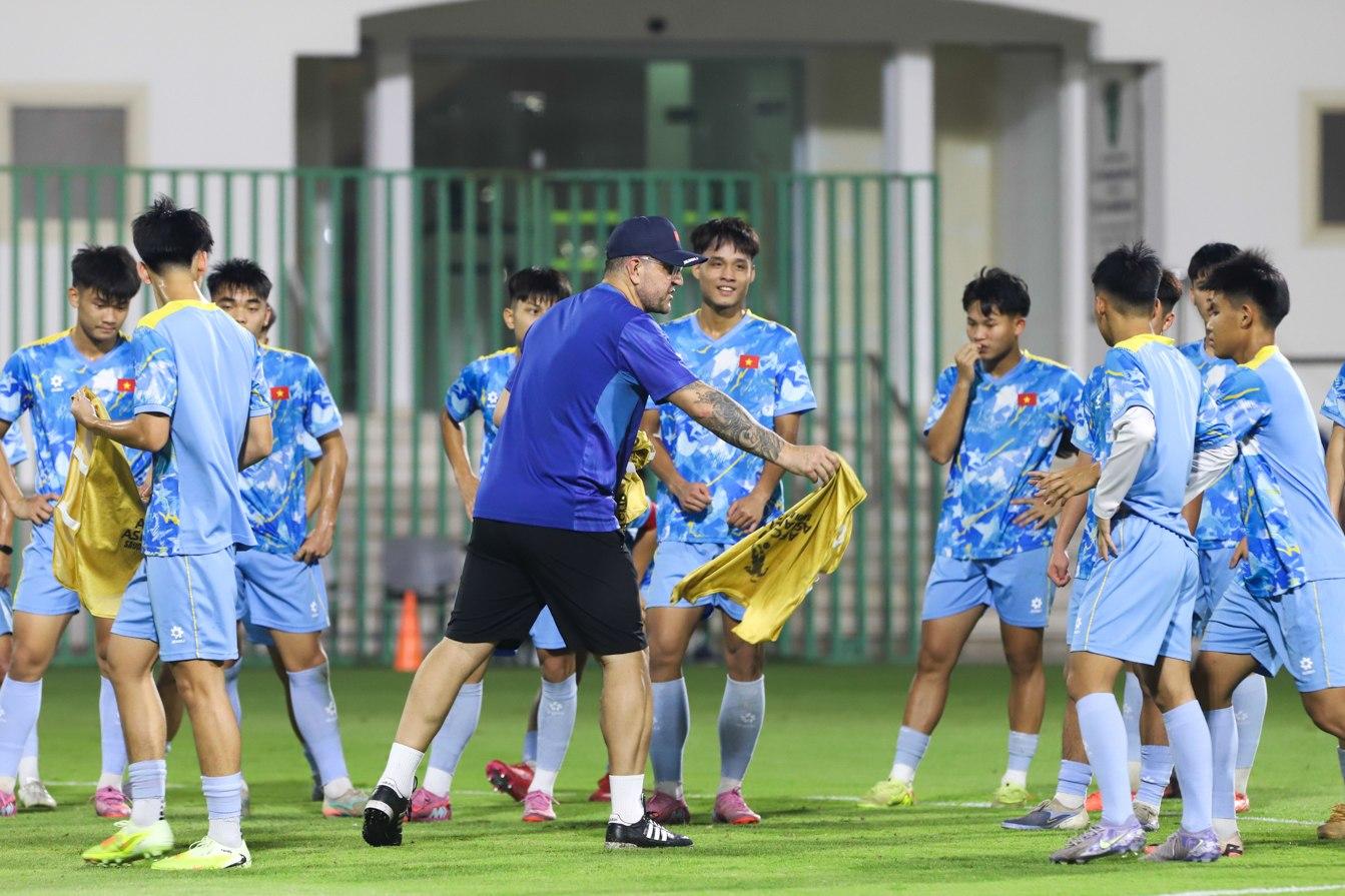 HLV Brazil phải lập tức làm ngay 1 điều với U17 Việt Nam