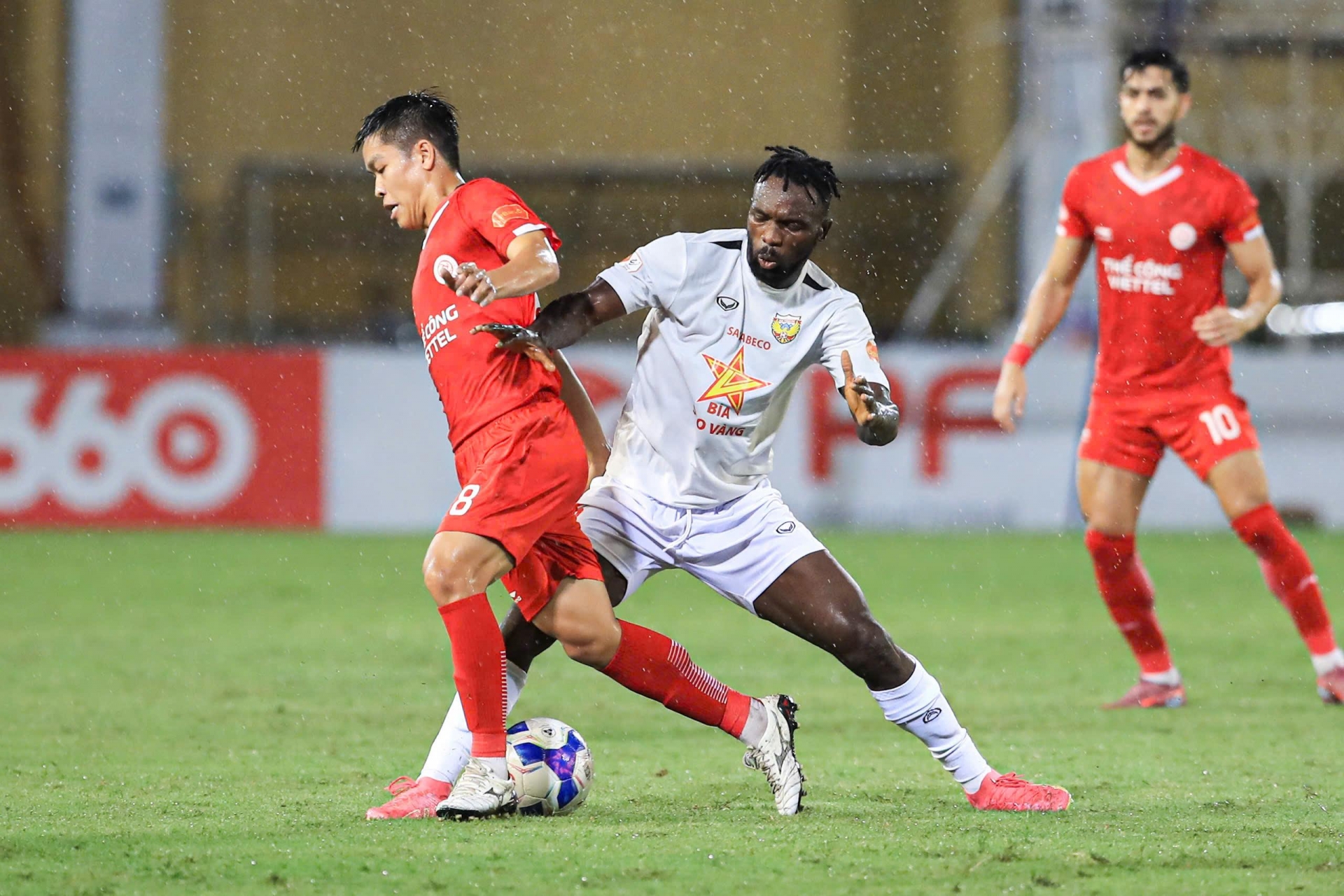 Trực tiếp bóng đá Hà Tĩnh 0-2 Viettel: Cú đúp cho Tiến Dũng