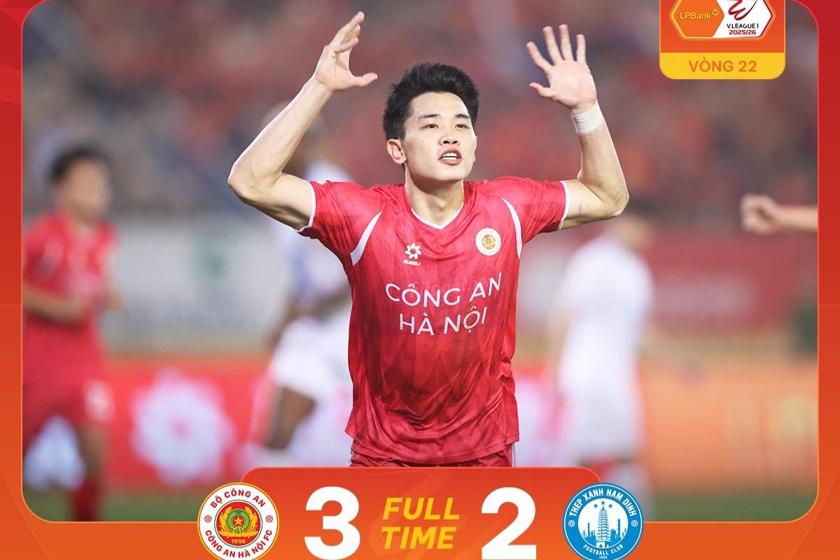 Đình Bắc lập cú đúp, CAHN 99% vô địch V-League