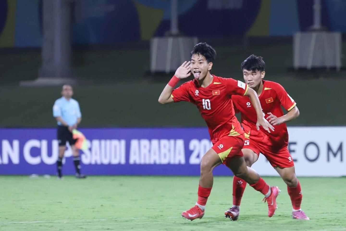 CĐV UAE phản ứng dữ dội khi U17 Việt Nam đoạt vé đi World Cup