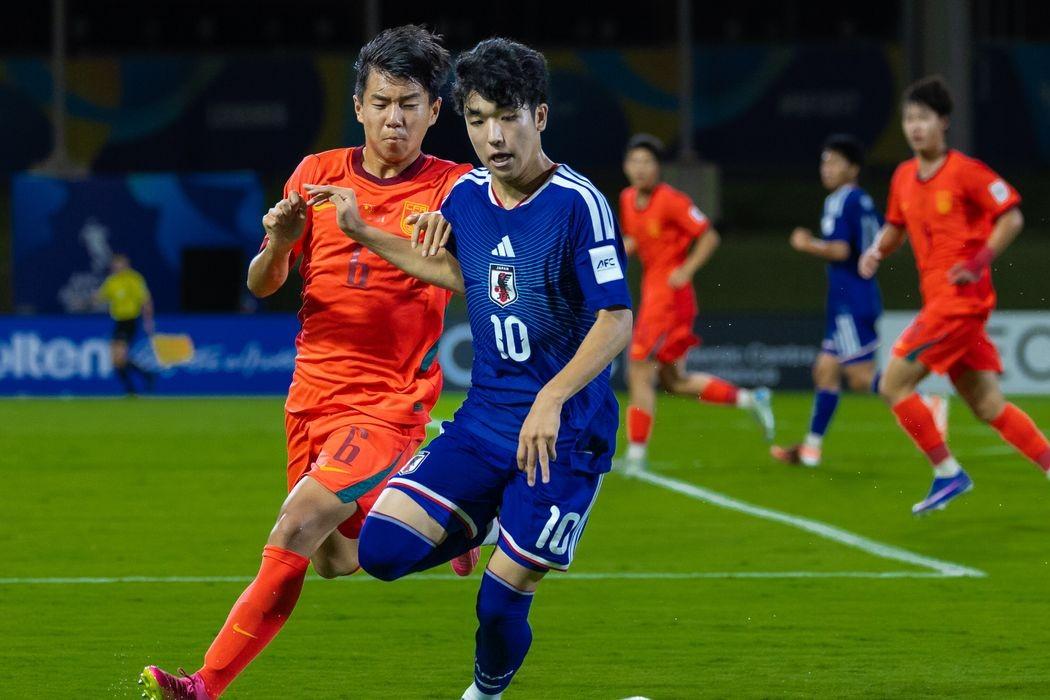 CĐV Trung Quốc phản ứng dữ dội khi thua U17 Nhật Bản ở chung kết
