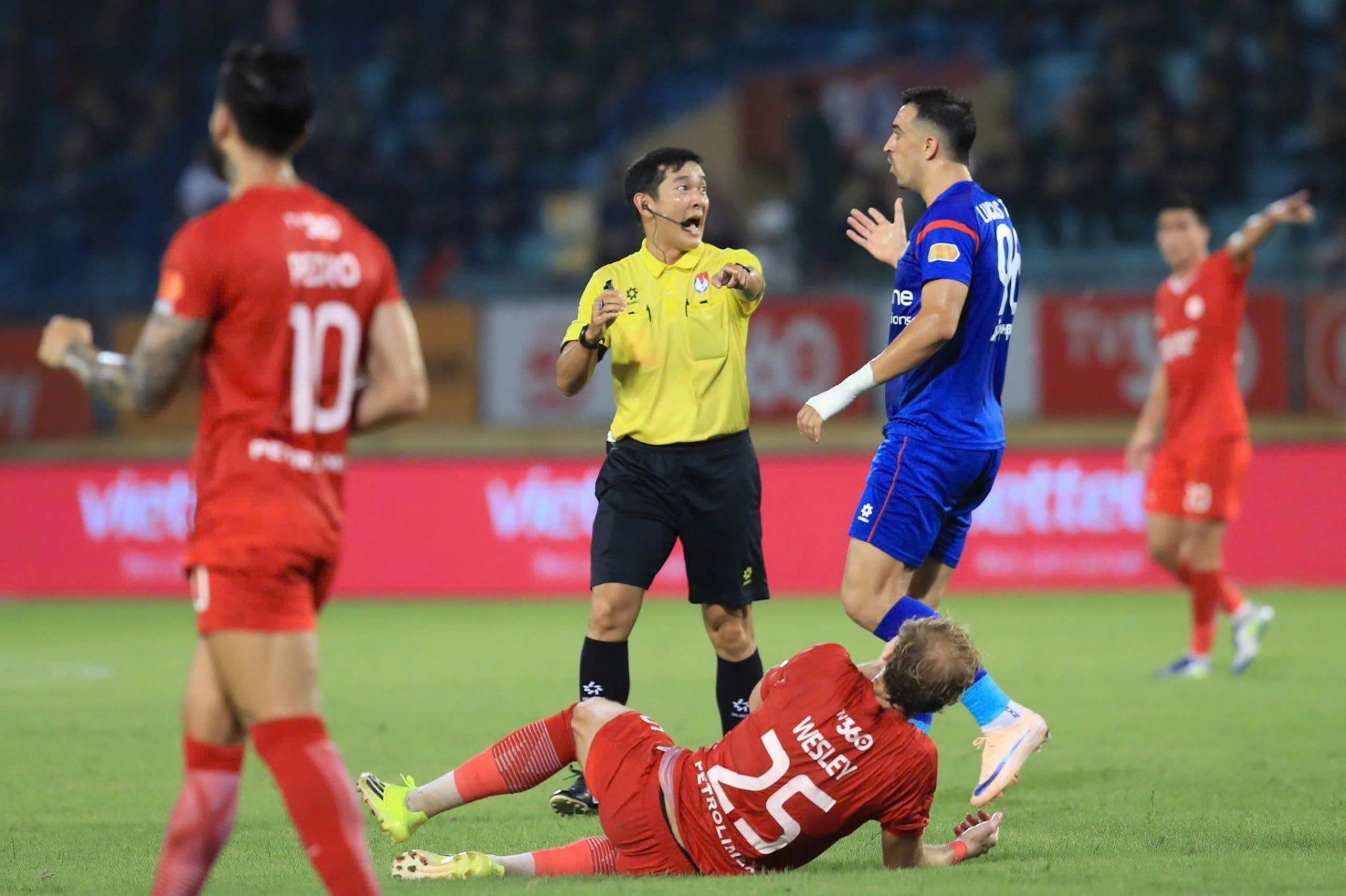 CHÍNH THỨC: VFF ra phán quyết cuối cho trọng tài thổi 11m sai lầm