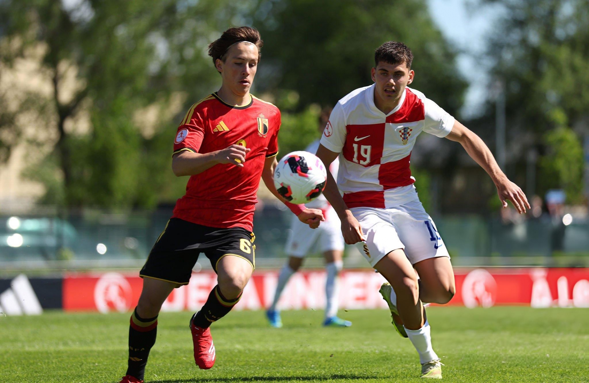 NÓNG: Bỉ thắng dễ Croatia, gửi 'chiến thư' tới U17 Việt Nam