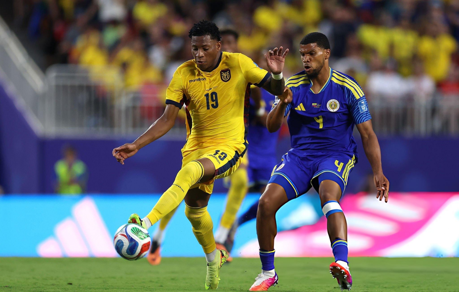 Kiên cường cầm hòa Ecuador, Curacao có điểm số World Cup lịch sử