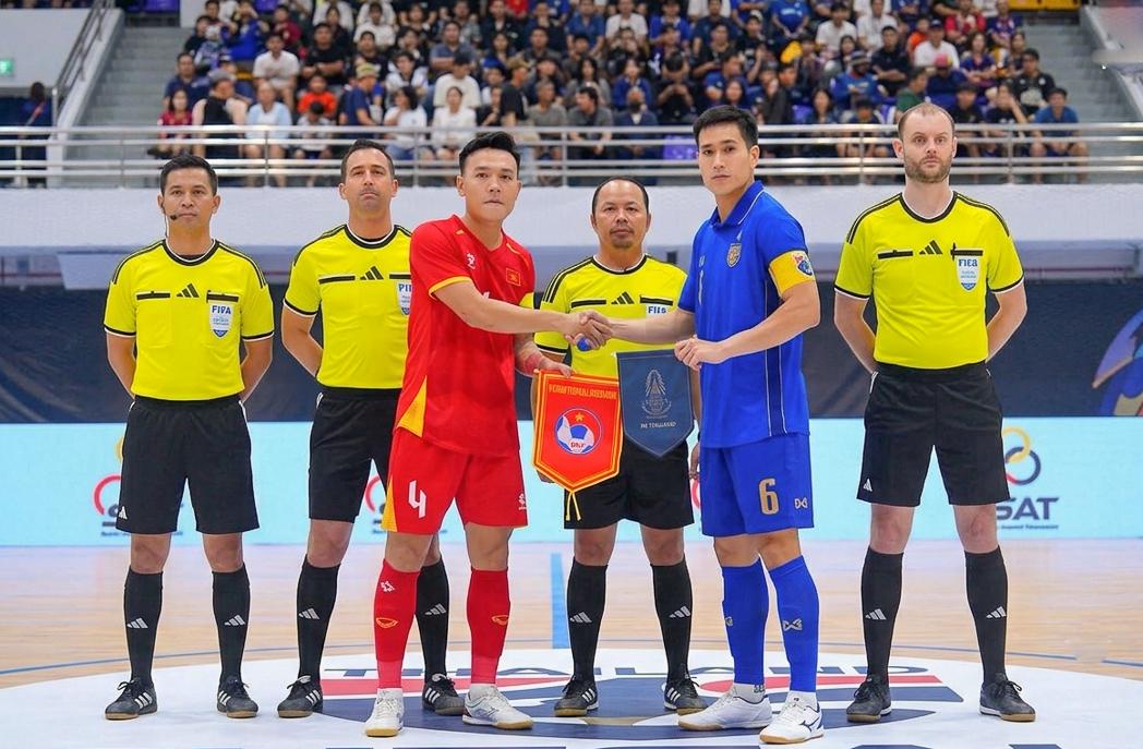 NÓNG: Thái Lan thua cực đậm 1-7, nhìn tuyển Việt Nam giành á quân