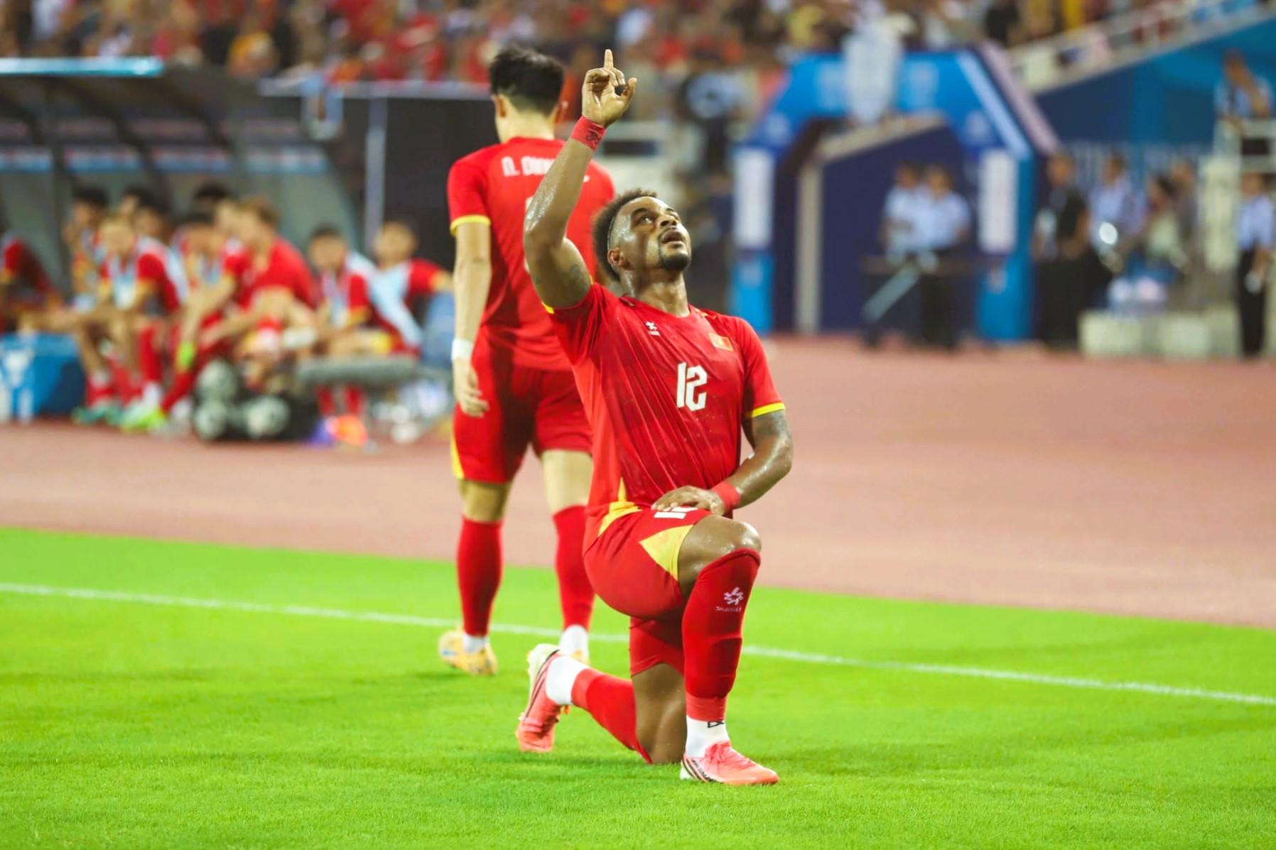 CHÍNH THỨC: Xuân Son san bằng kỷ lục vĩ đại nhất AFF Cup