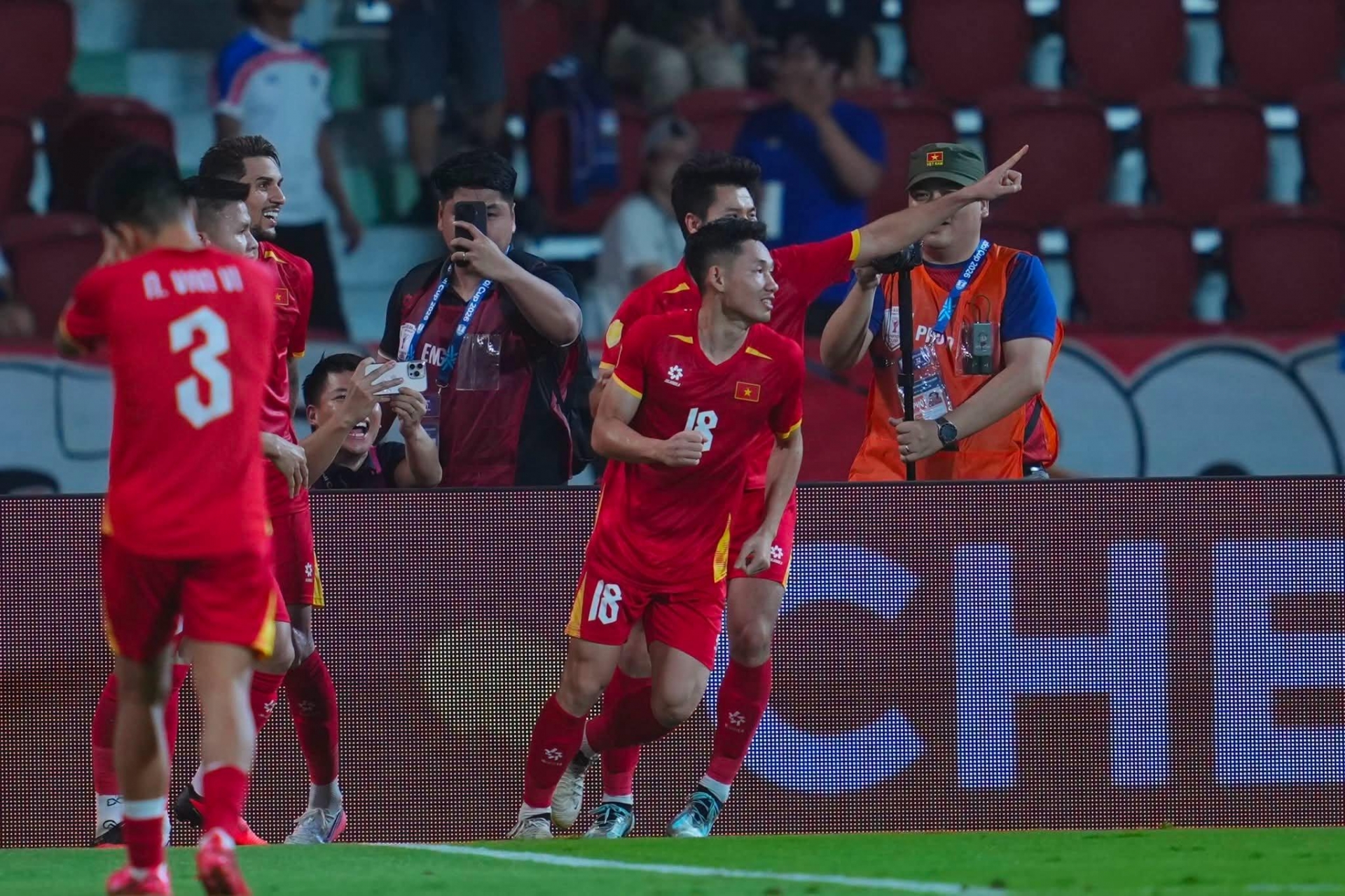 Trực tiếp Việt Nam 2-0 Thái Lan: QUANG HẢI GHI BÀN