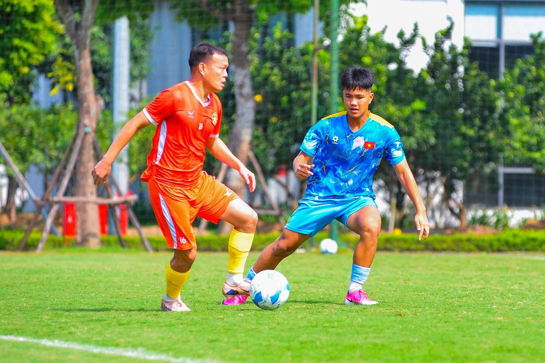 Tuyển Việt Nam hoà căng thẳng đội hạng Nhất trước VCK World Cup