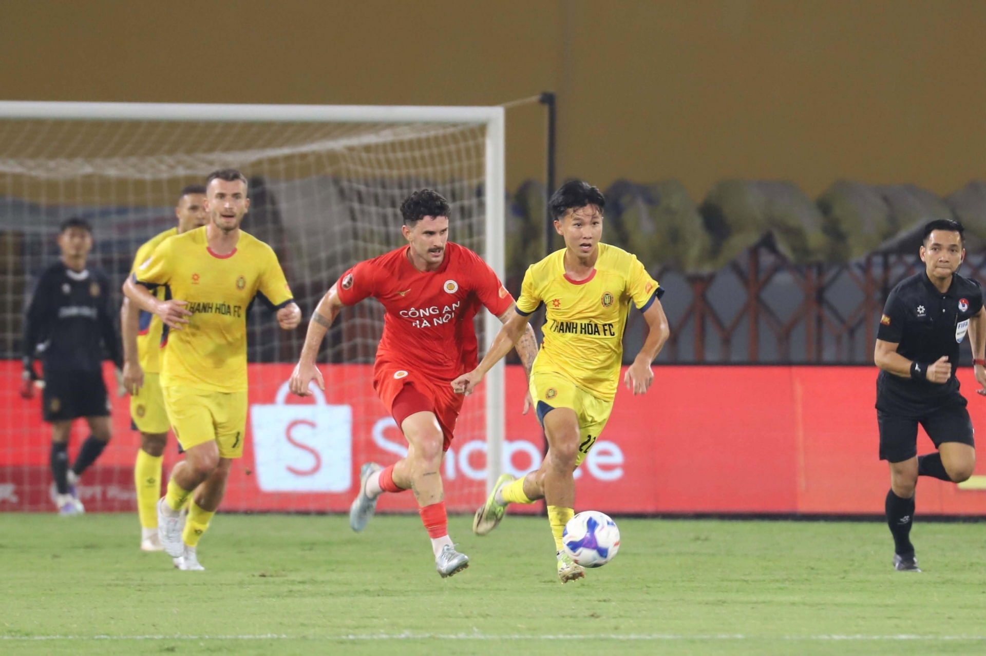 Trực tiếp bóng đá CAHN 0-0 Thanh Hoá: Nhập cuộc hứng khởi
