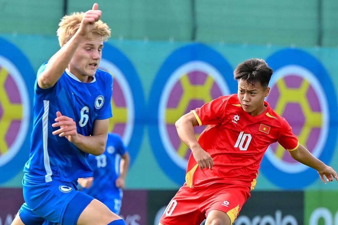 CĐV ĐNÁ dậy sóng khi Việt Nam thắng 3 trận để đi tiếp ở World Cup