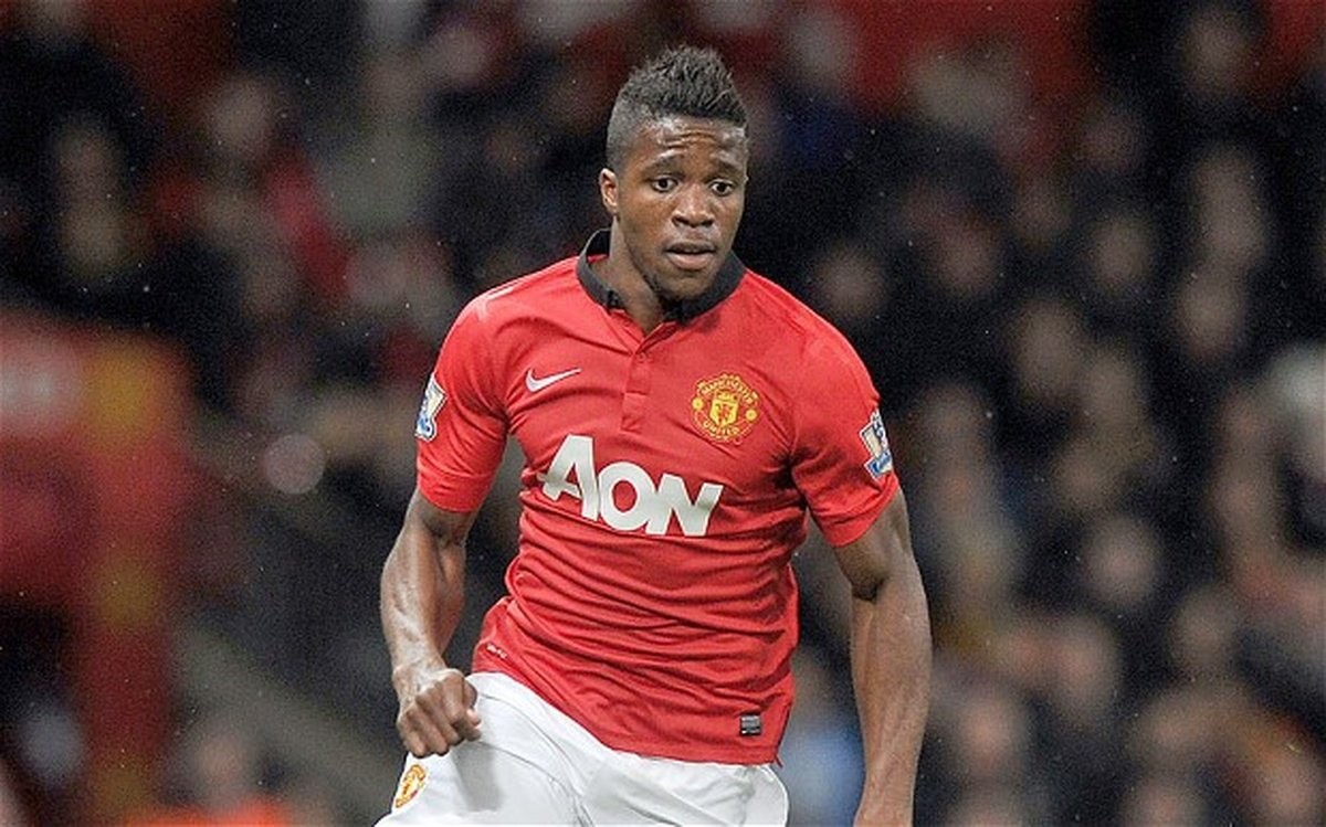 wilfried-zaha-jugando-un-partido-con-el-manchester-united-afp-1677941890.jpg