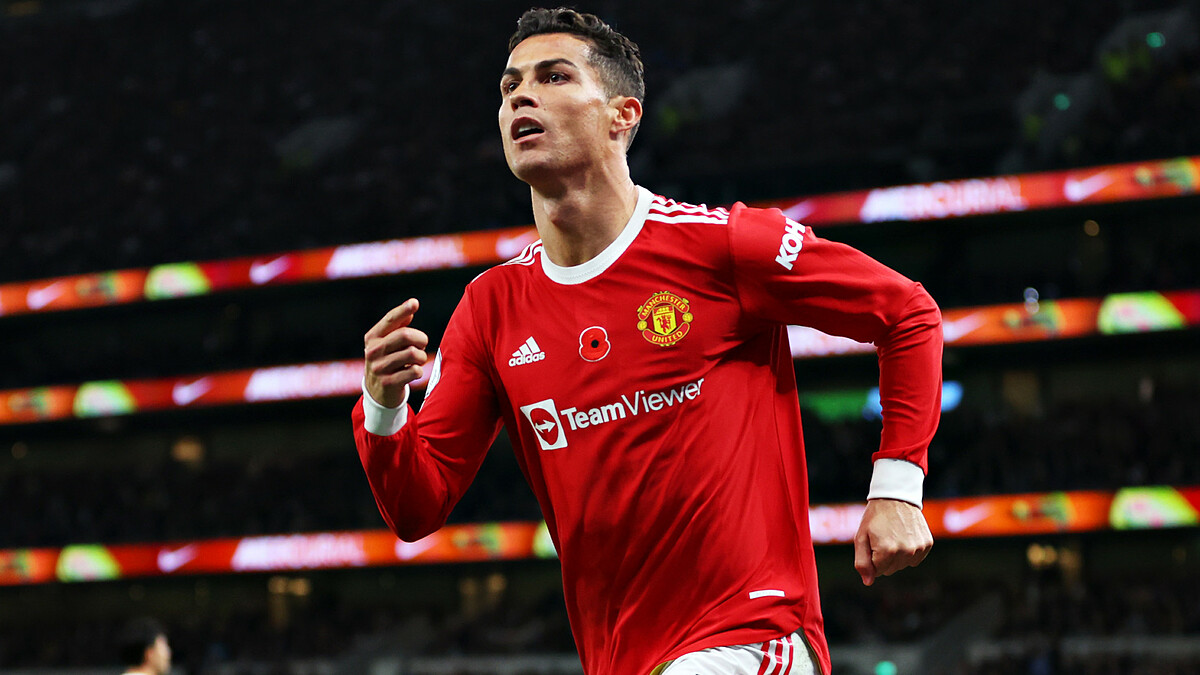 Bổ sung Ronaldo vào câu lạc bộ