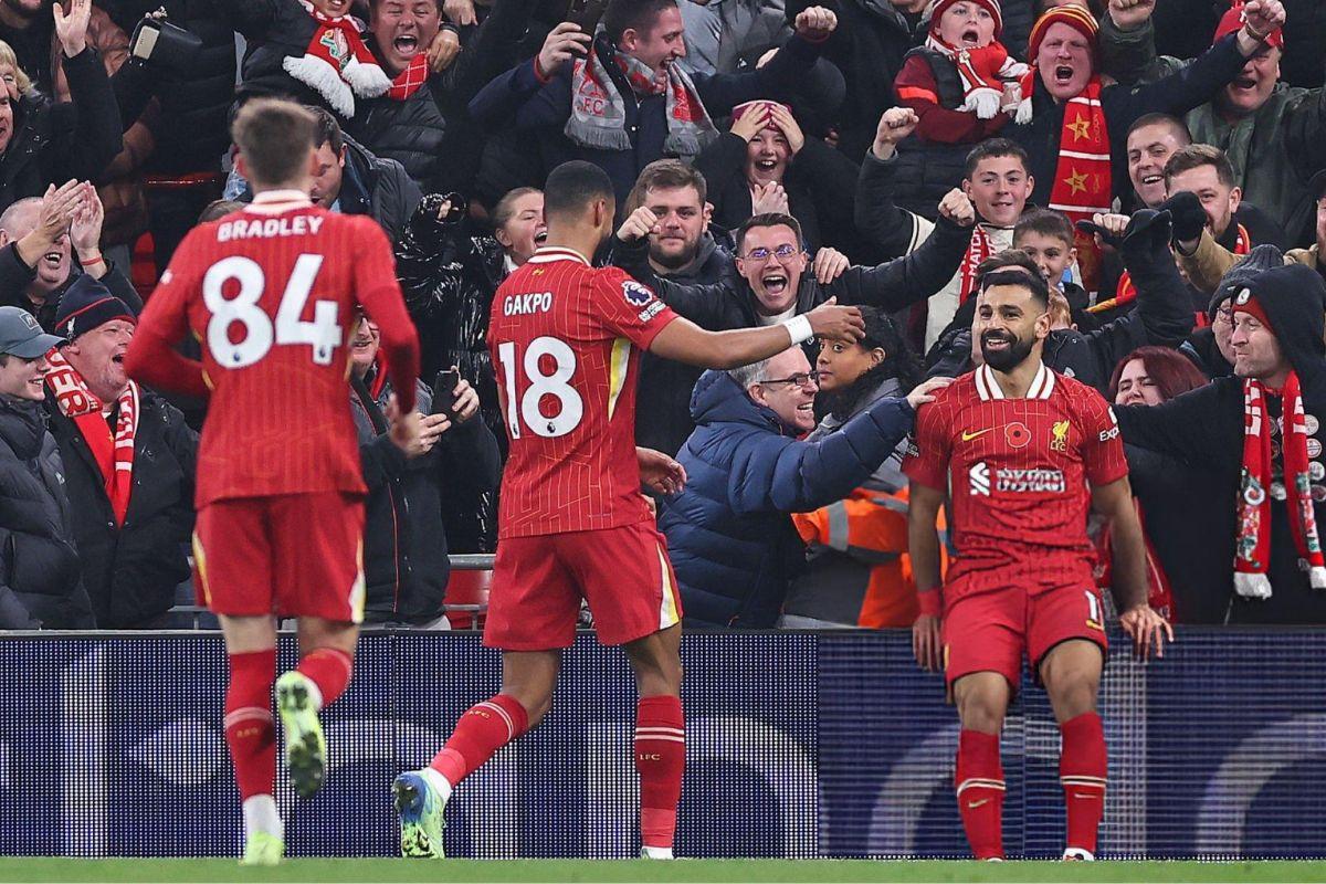 Salah solo đẳng cấp, Liverpool giữ vững ngôi đầu Ngoại hạng Anh