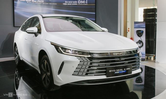Phân khúc sedan phổ thông lần đầu có lựa chọn PHEV: Dấu mốc đáng chú ý của thị trường ô tô Việt 724417