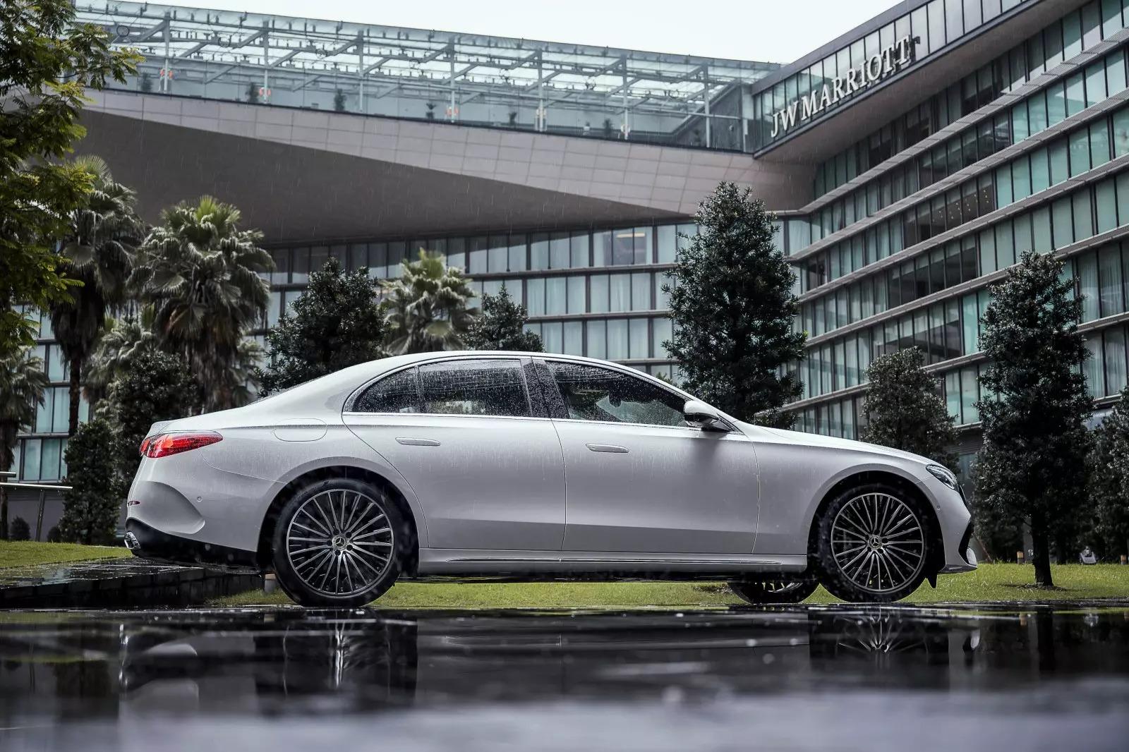 mercedes-e-300-oto-com-vn-4a3d