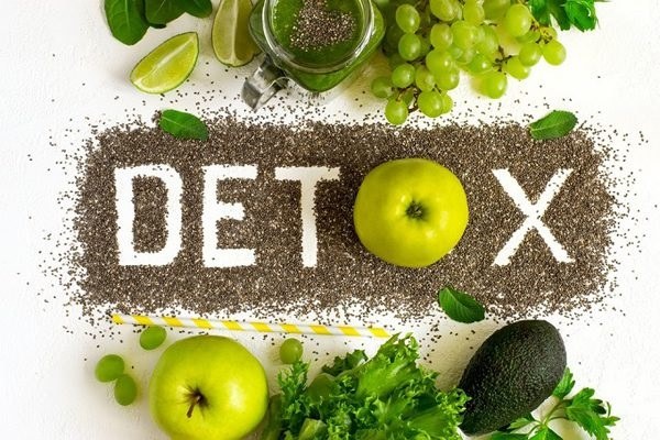 Tại sao dưa chuột, chanh và bạc hà được coi là những nguyên liệu tốt cho detox giảm mỡ toàn thân?
