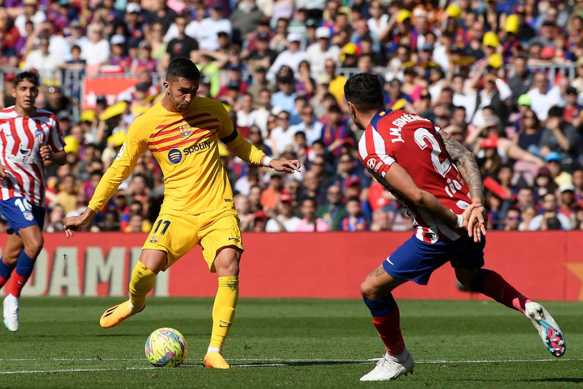 Torres toả sáng, Barcelona nhọc nhằn đánh bại Atletico Madrid  272368