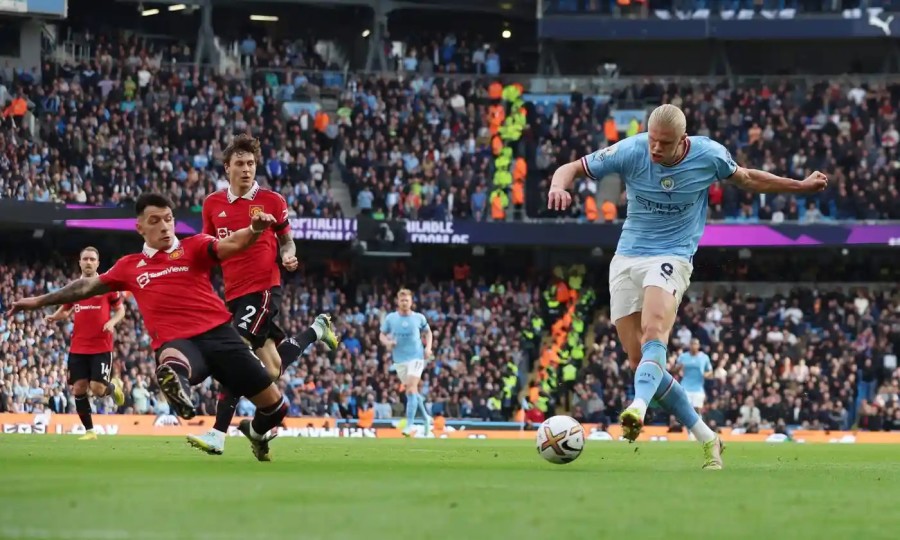 Man Utd 'toang nặng' sau khi đón nhận thông tin chấn thương từ Varane 196592