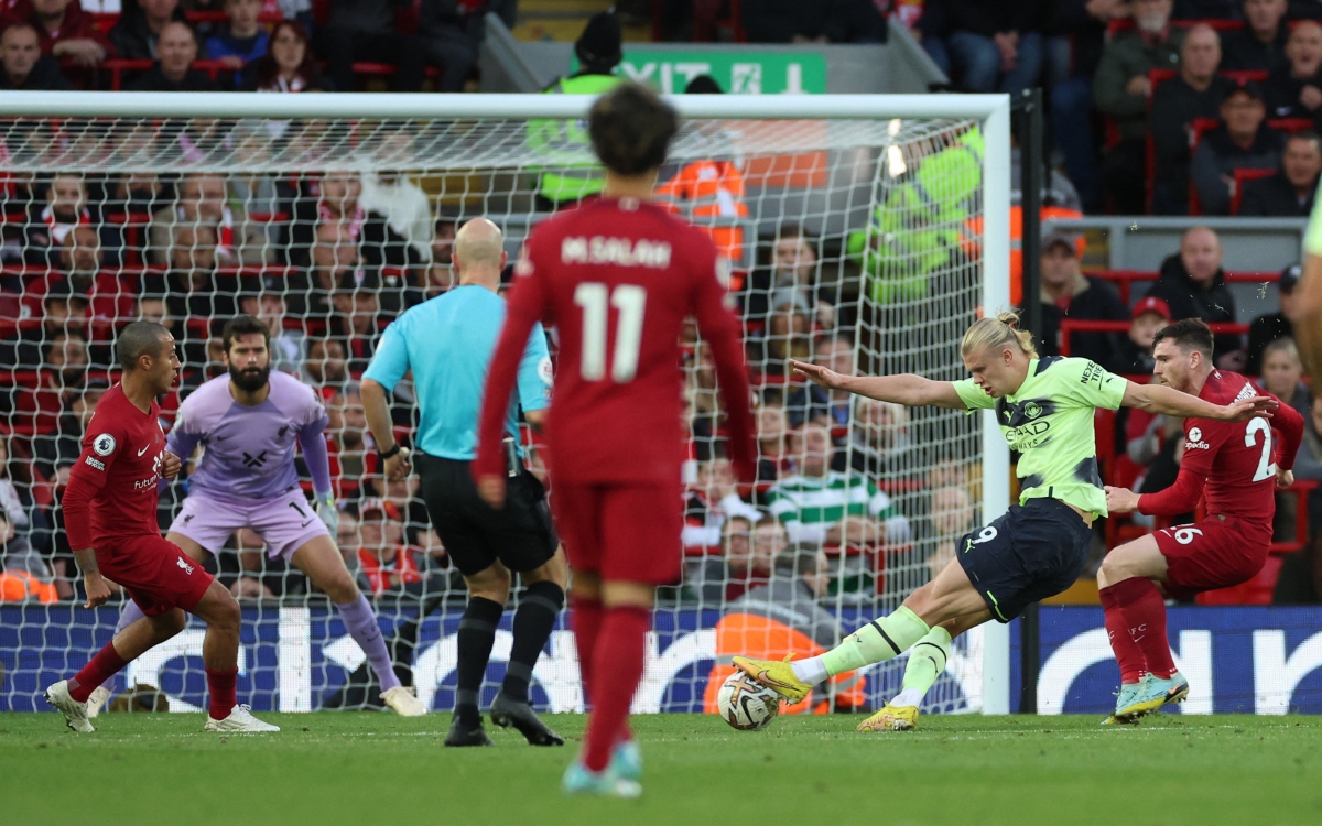 Sao Man City cay cú 'đá đểu' trọng tài sau khi thua Liverpool 204436