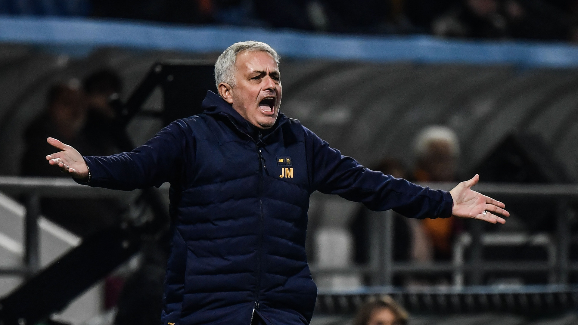 Jose Mourinho gây bão, công khai chỉ ra 'cừu đen' tại AS Roma 215878