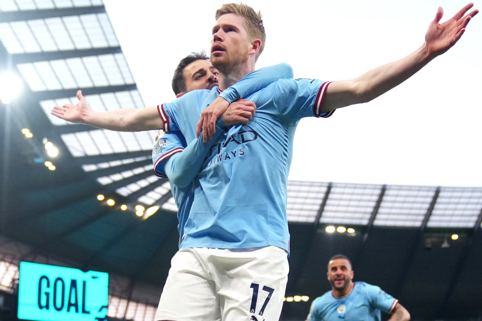 Nghi vấn De Bruyne dính chấn thương sau chiến thắng trước Arsenal? 273937