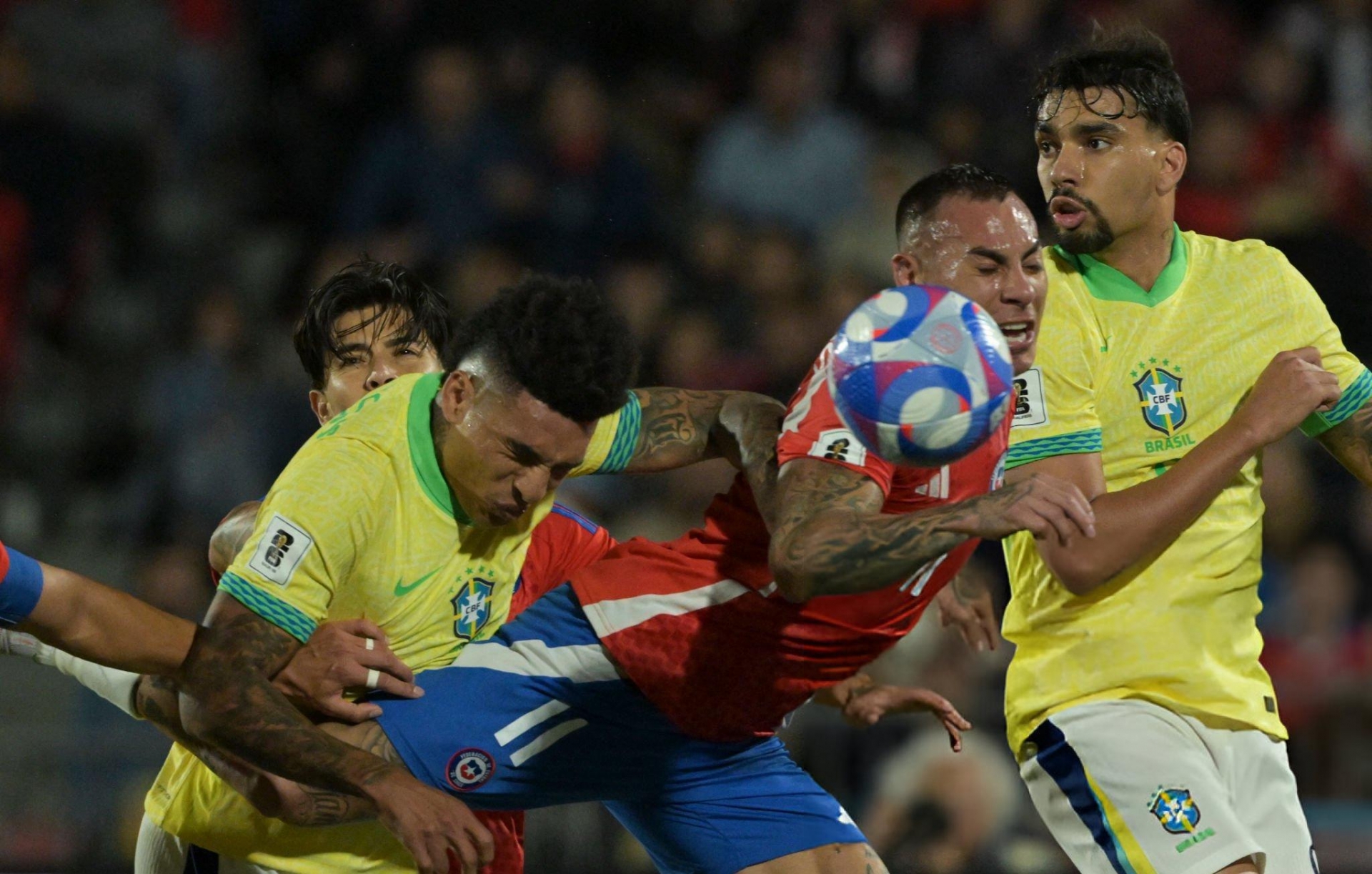 Trực tiếp Brazil 1-1 Chile: Ăn miếng trả miếng