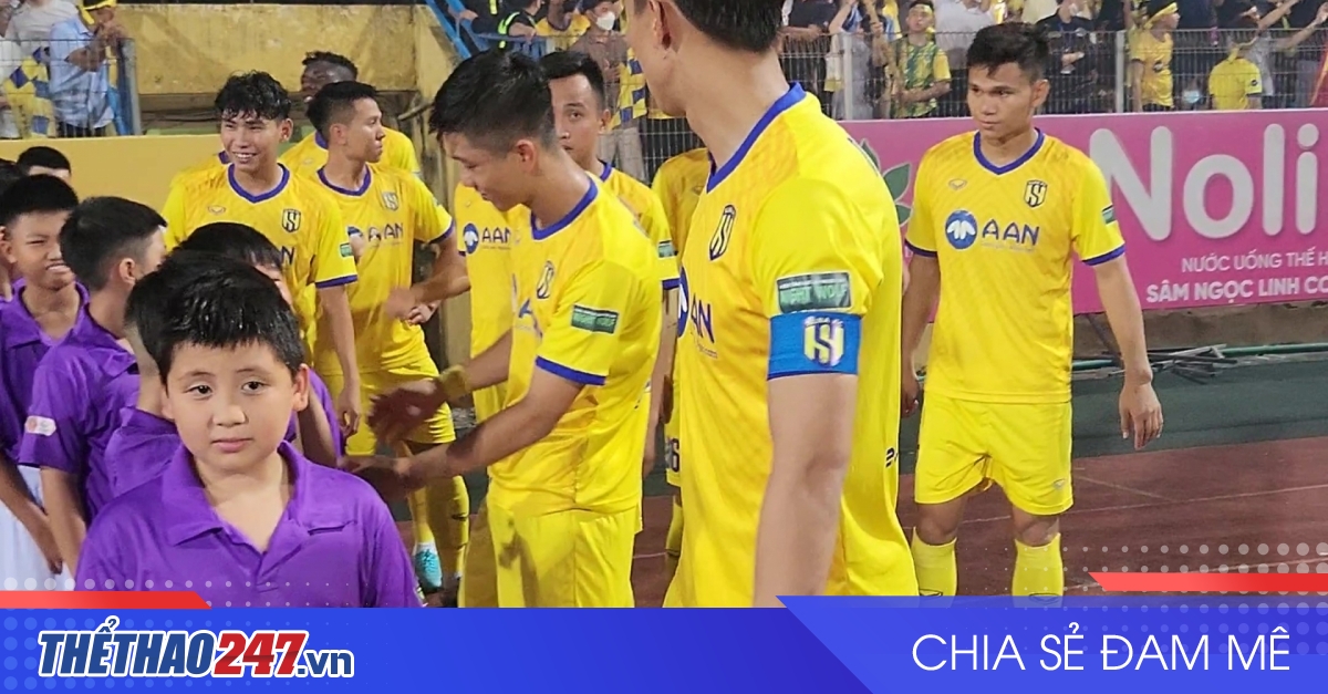 thumbnail - VIDEO: Phan Văn Đức, Quế Ngọc Hải vui đùa cùng những đứa trẻ đại diện