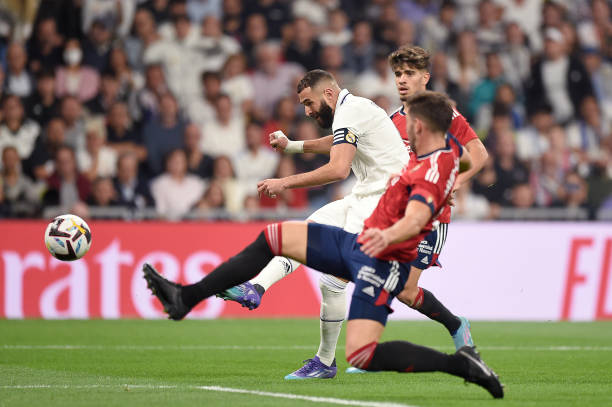 Real Madrid mất ngôi đầu vào tay Barca trong ngày Benzema quá đen đủi 196356