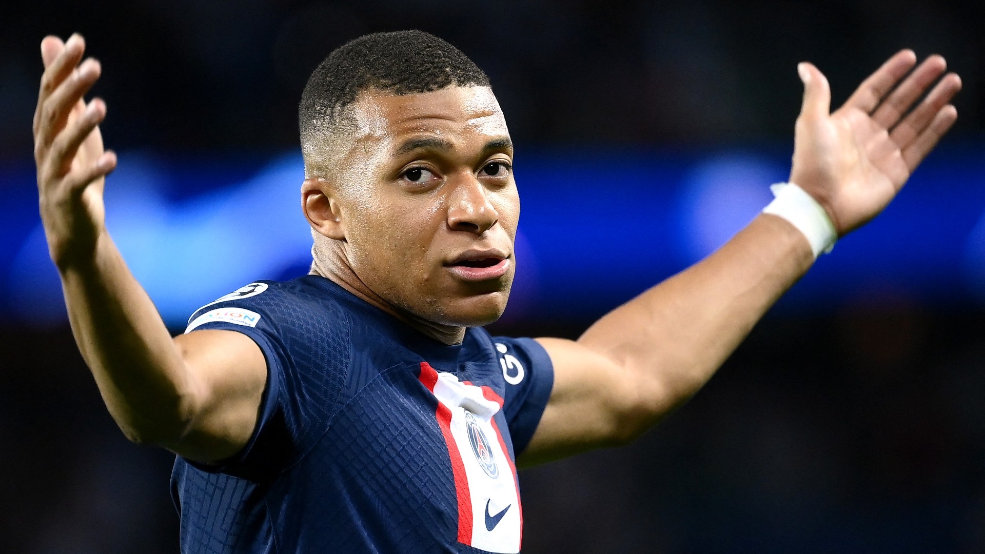 Mbappe quậy phá đến mấy vẫn là 'bảo vật quốc gia' của Pháp 206333