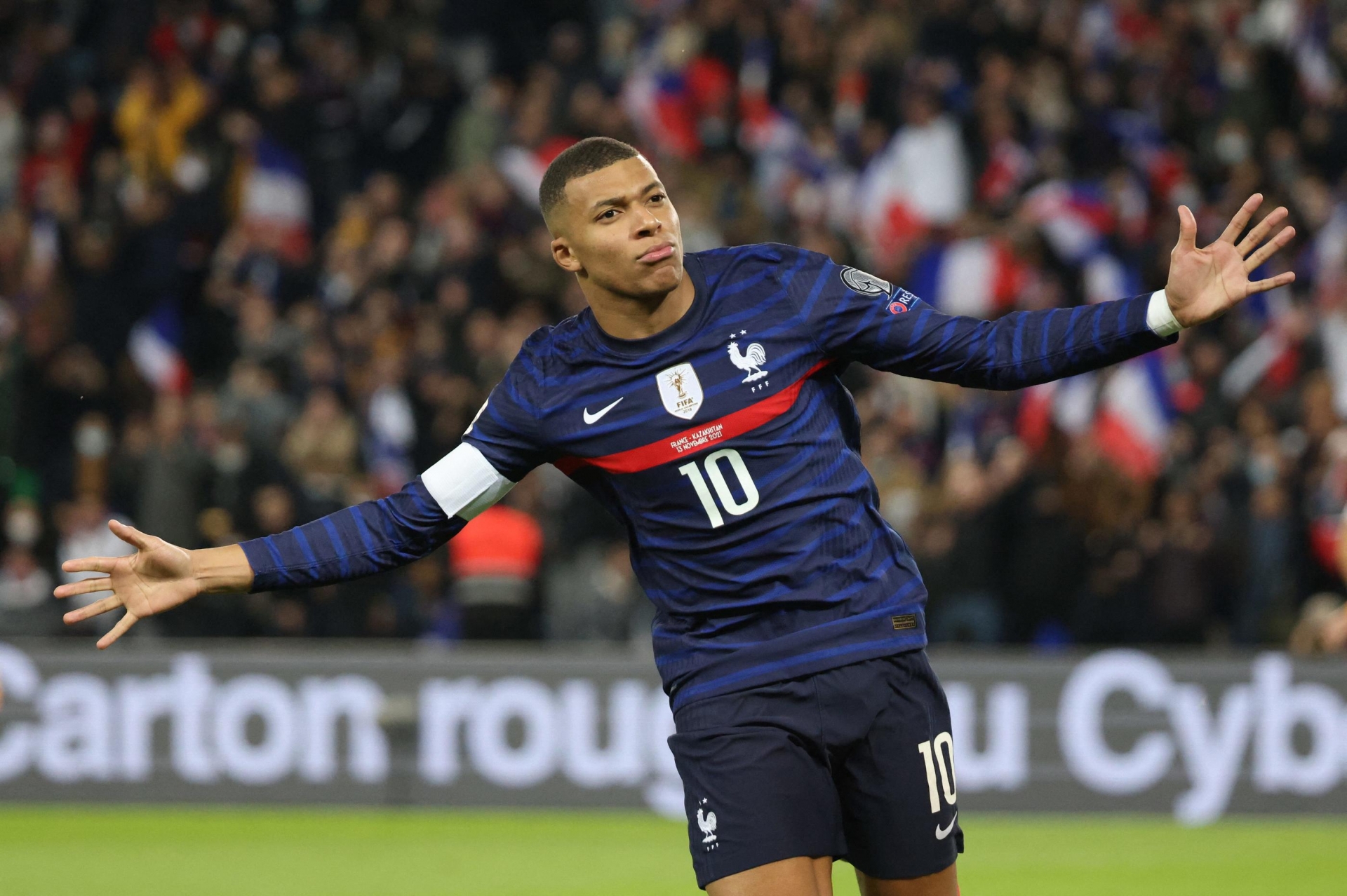 Mbappe quậy phá đến mấy vẫn là 'bảo vật quốc gia' của Pháp 206335