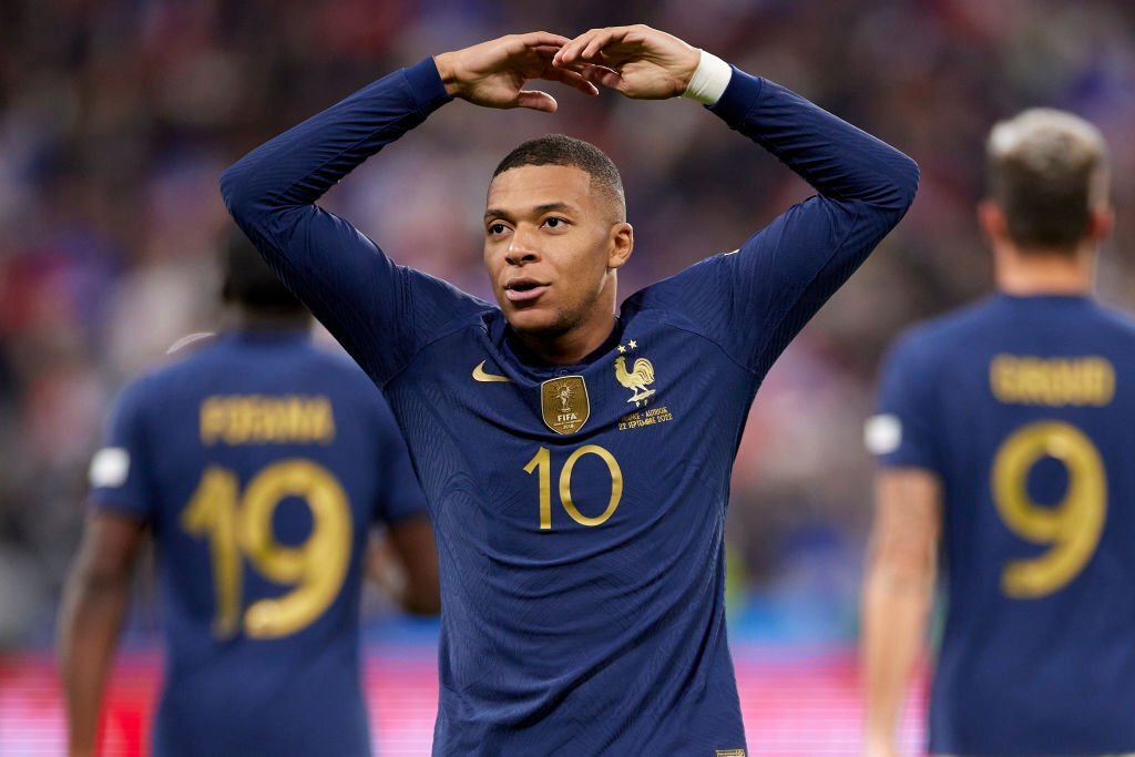 Haaland bước đầu vượt Mbappe trong cuộc đua song mã thế hệ mới 213470