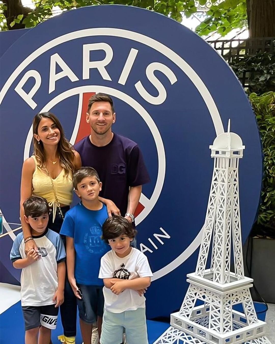 messi-fam-1677124719.jpg