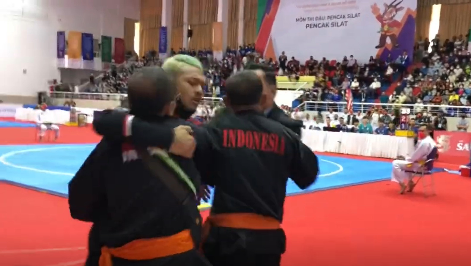 VIDEO: HLV Pencak Silat Indonesia đòi đánh trọng tài đồng hương ở SEA Games 31 137907