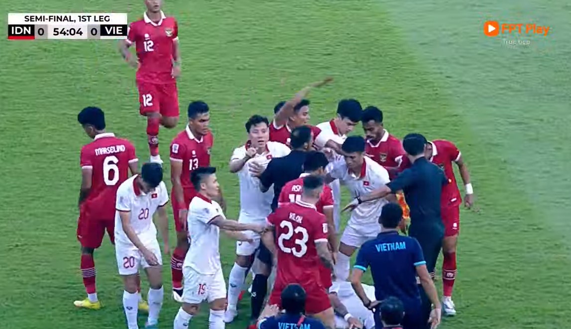 Trực tiếp Việt Nam 0-0 Indonesia: Văn Lâm liên tiếp cứu thua 239942