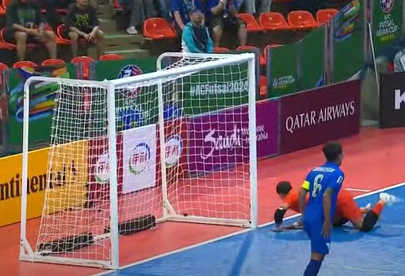 Trực tiếp futsal Thái Lan 0-0 Tajikistan: Đôi công hấp dẫn 452340