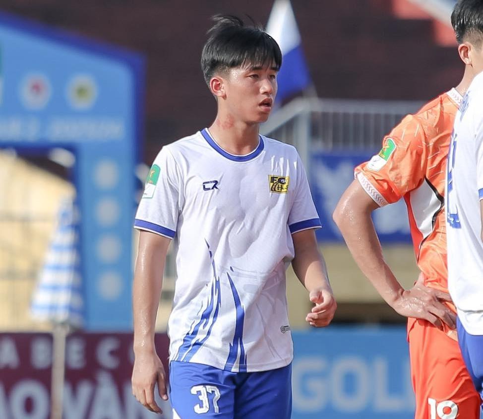  U19 Việt Nam triệu tập bổ sung cầu thủ người Thái 486633