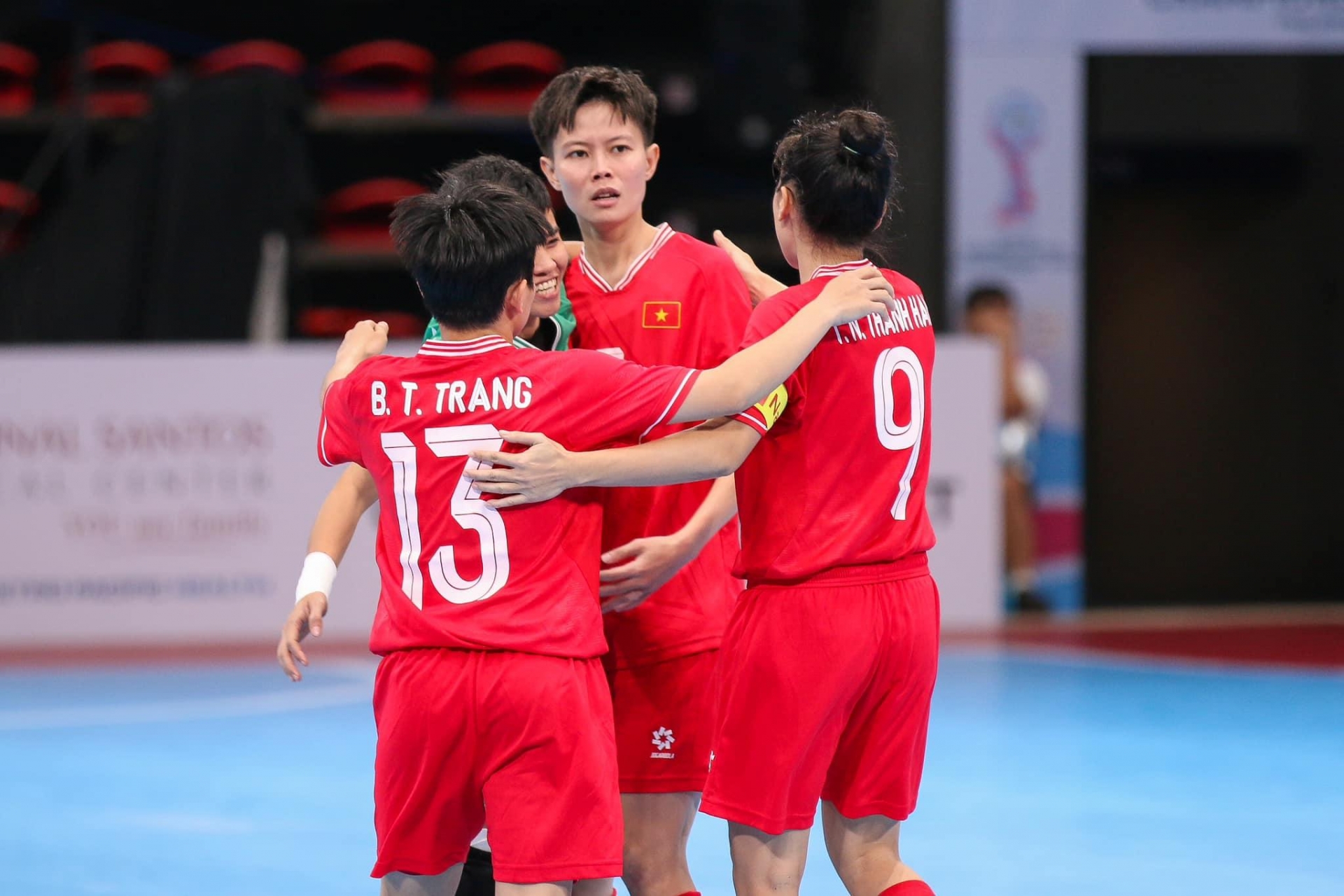 Trực tiếp futsal nữ Việt Nam 4-0 Indonesia: Mưa bàn thắng