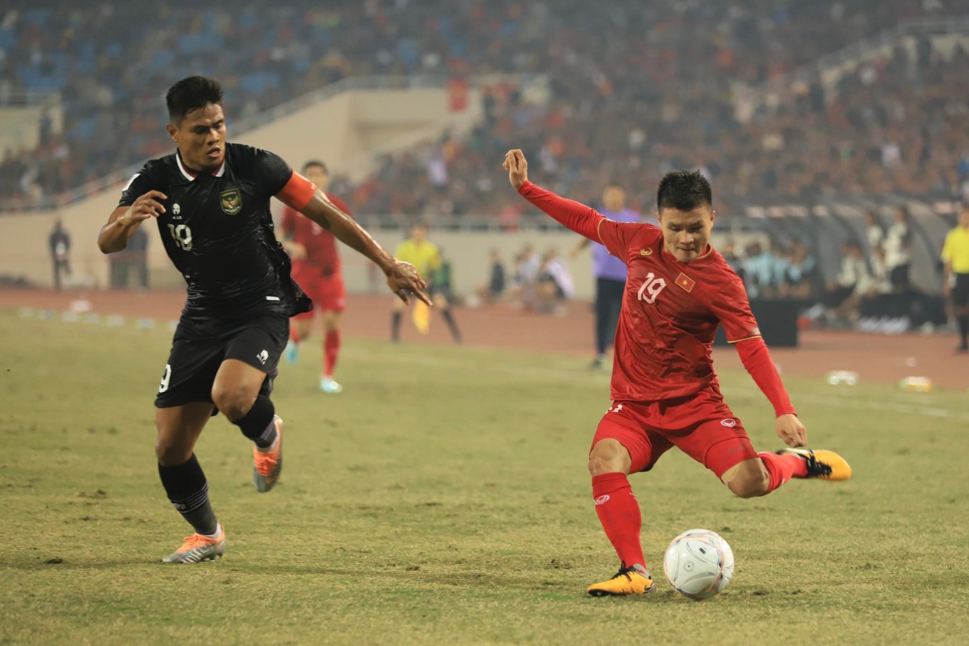 Trực tiếp Việt Nam 2-0 Indonesia: Tiến Linh ghi cú đúp!!!! 240695