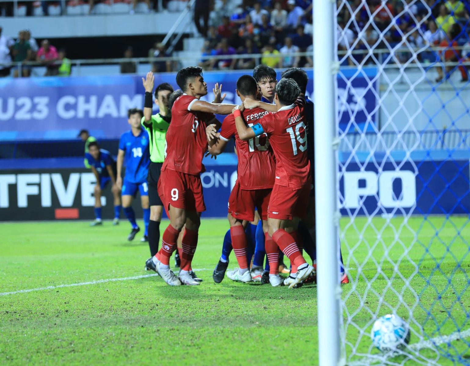 Trực tiếp U23 Thái Lan 1-3 U23 Indonesia: Đốt lưới nhà 317783