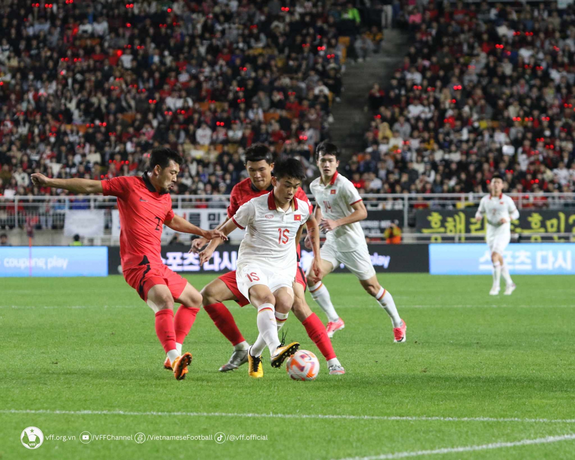 Trực tiếp Việt Nam 0-2 Hàn Quốc: Chủ nhà nhân đôi cách biệt 342674