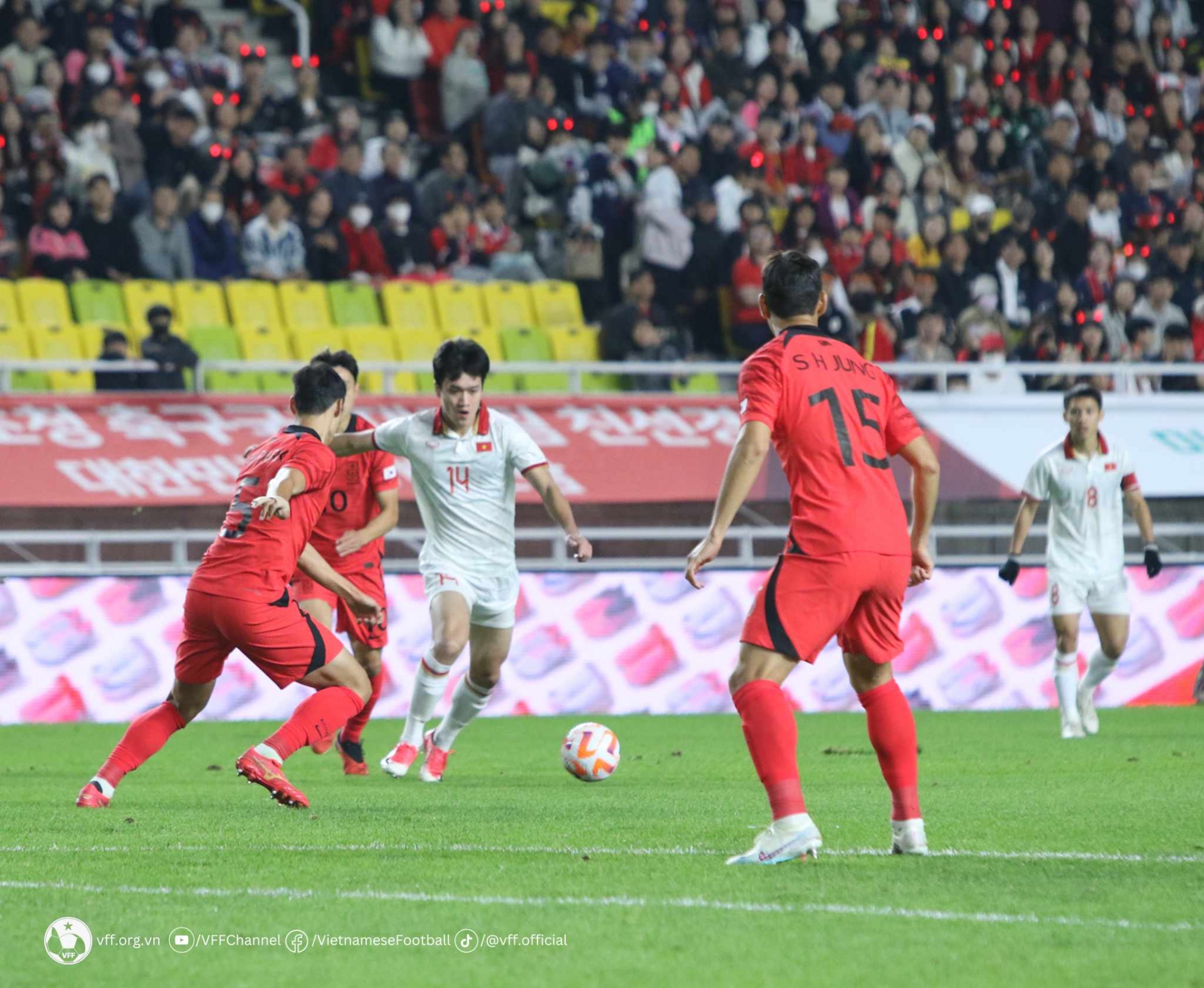 Trực tiếp Việt Nam 0-2 Hàn Quốc: Chủ nhà nhân đôi cách biệt 342676